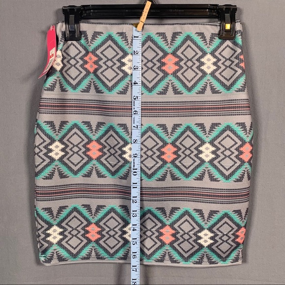 NWT Xhilaration Aztec Print Bodycon Mini Skirt -XS - Picture 5 of 10
